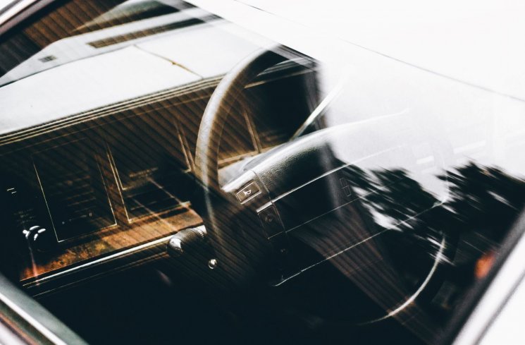 Sedia Payung Sebelum Hujan, Kenali Kemunculan Jamur pada Kaca Mobil