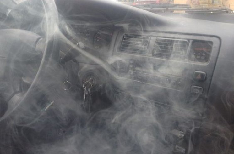 Usir Bekas Asap Rokok Gak Pake Ribet di Kabin Mobil, 5 Bahan Dapur Ini Solusinya