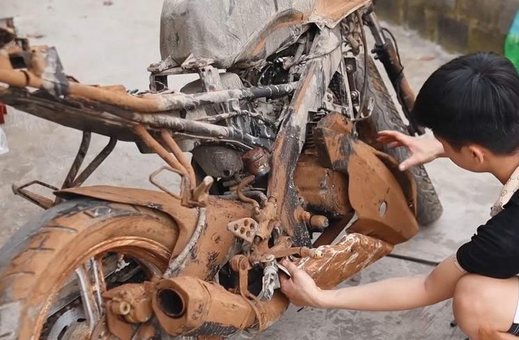 Usir Karat Membandel di Motor dengan 5 Cairan Ajaib Ini, Dijamin Mantap