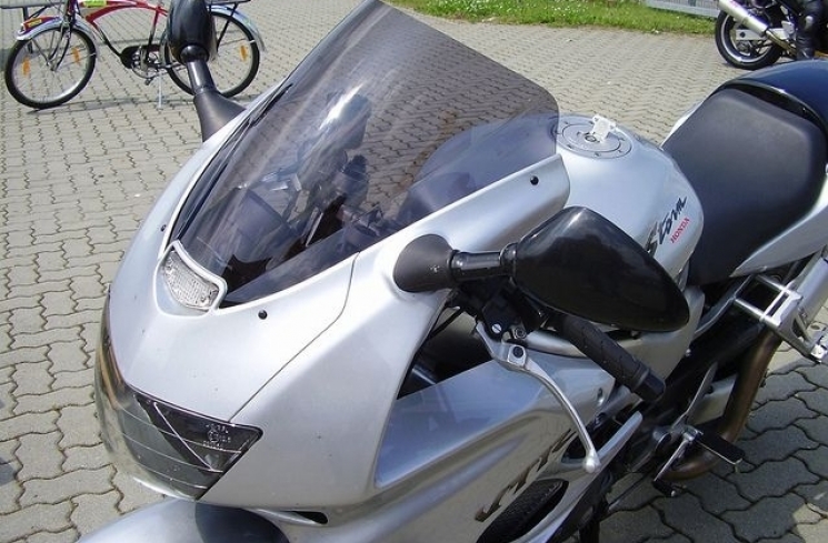 4 Rahasia Jitu Menjaga Cat Motor Tetap Ciamik dan&nbsp;Mengkilap